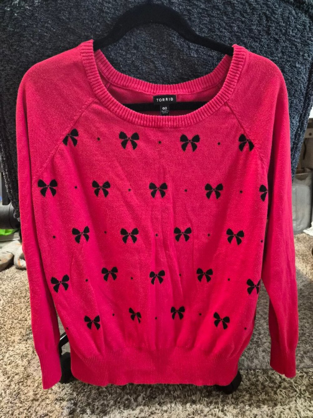 WOMENS TORRID RED W/ BLACK BOW SWEATER IN SIZE 00 - Picture 2 of 4